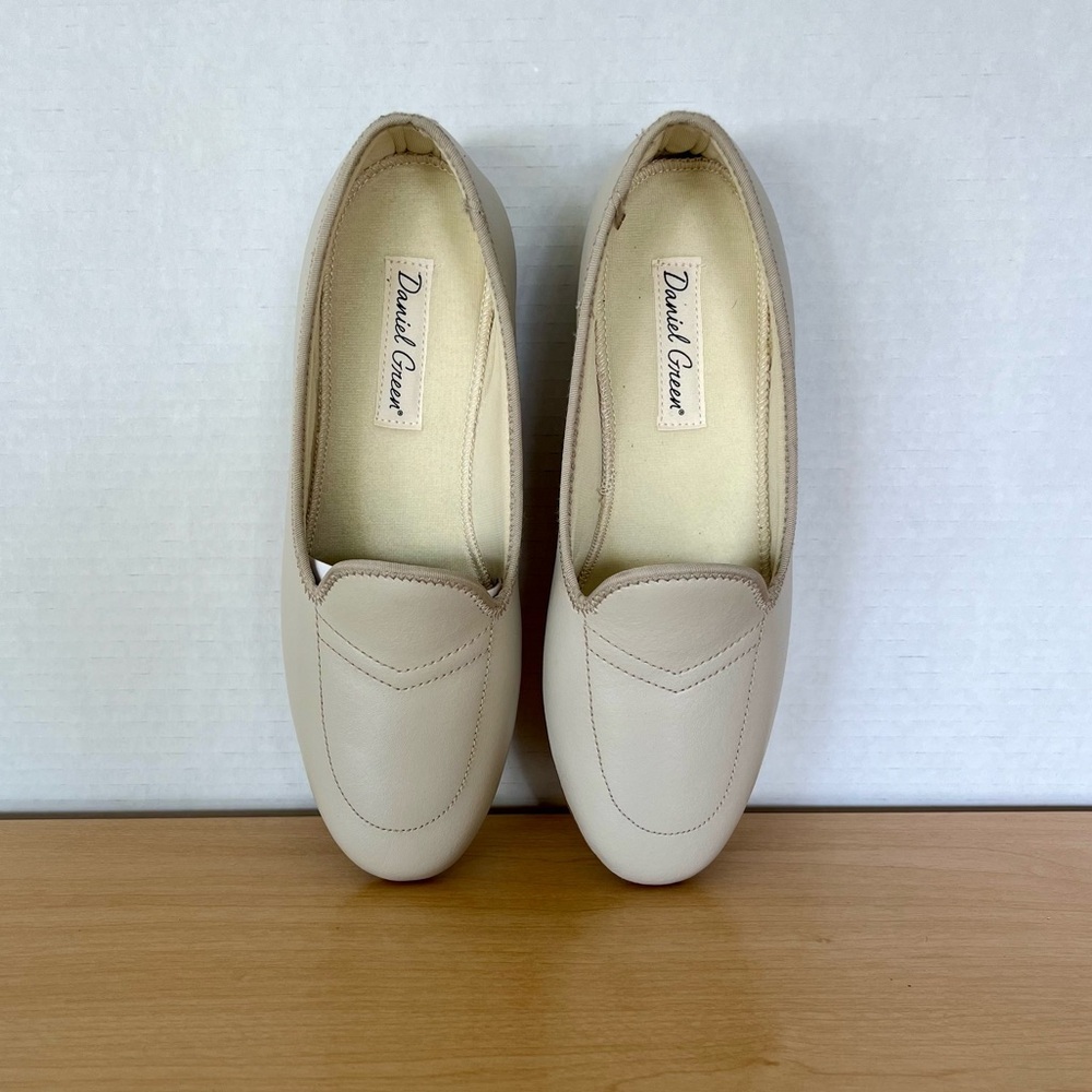 Daniel Green women’s leather loafers, never worn and light cream color - Picture 5 of 6